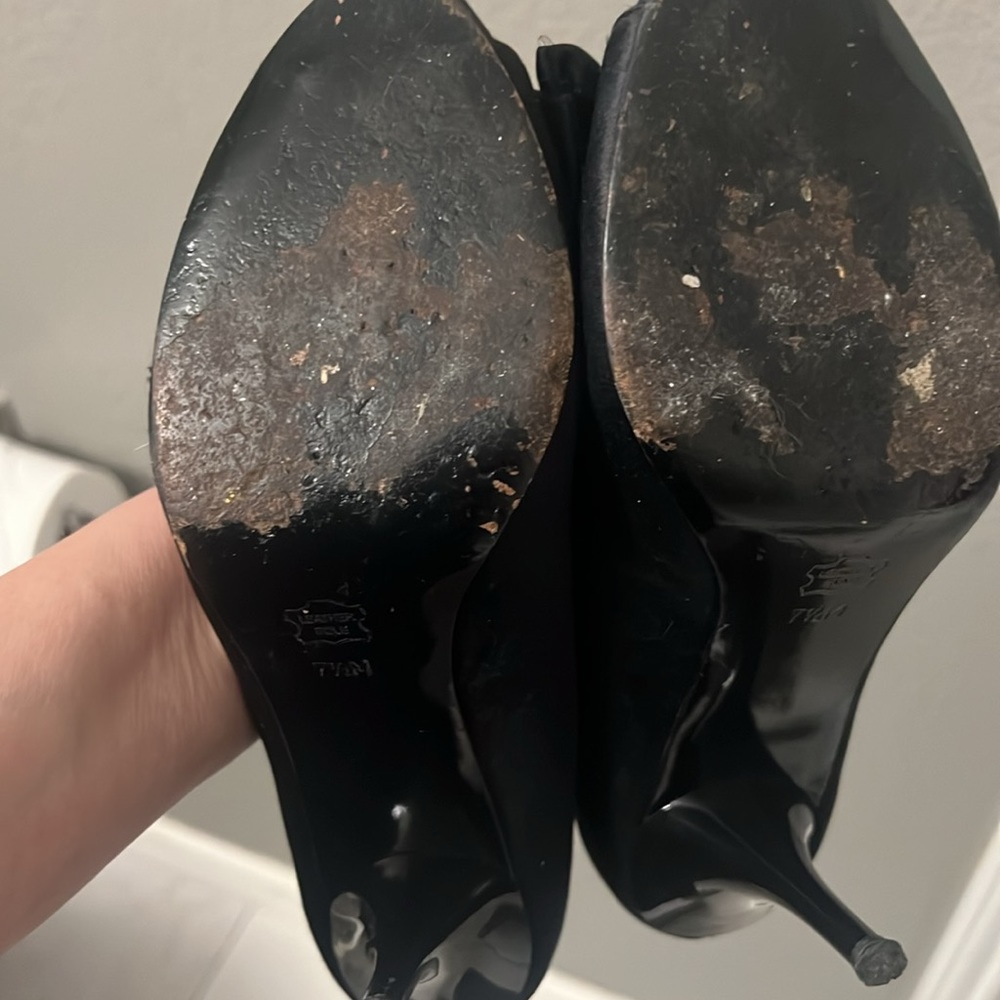 Sz 7.5 White House Black Market Satin Stilettos with a bow and 3-in heels - Picture 6 of 6